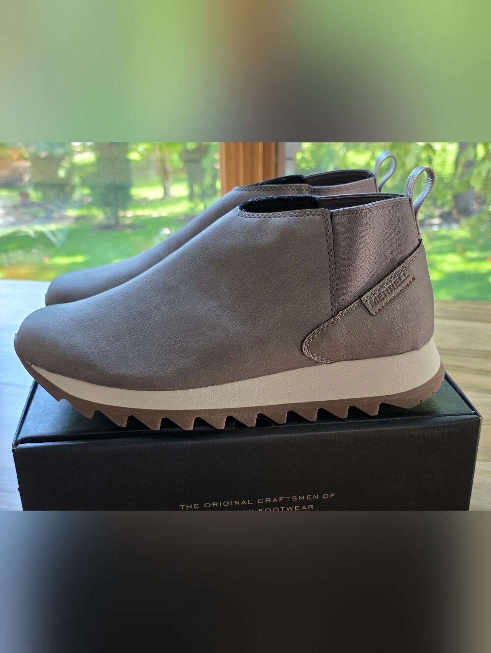 Merrell Women's Alpine Chelsea Boots in the Falcon colorway, Size 10